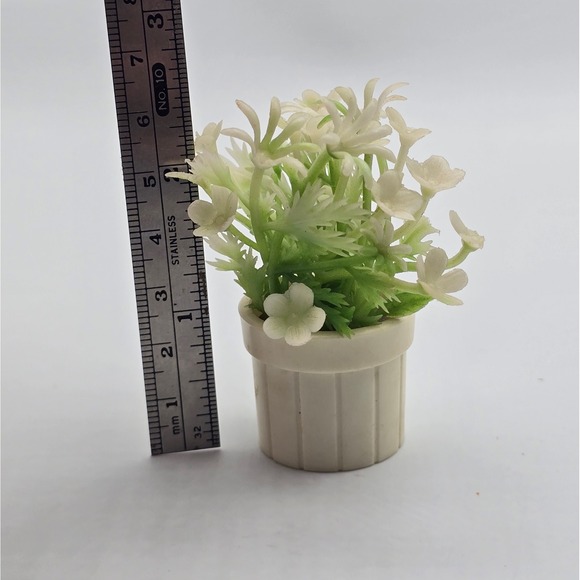 Vintage TOMY Dollhouse White Planter Pot with Flowering Plant 3" - Picture 7 of 7